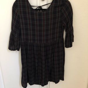 Plaid dress with tie open back and flared sleeves